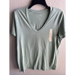 ❤️Universal Thread V-Neck Tee